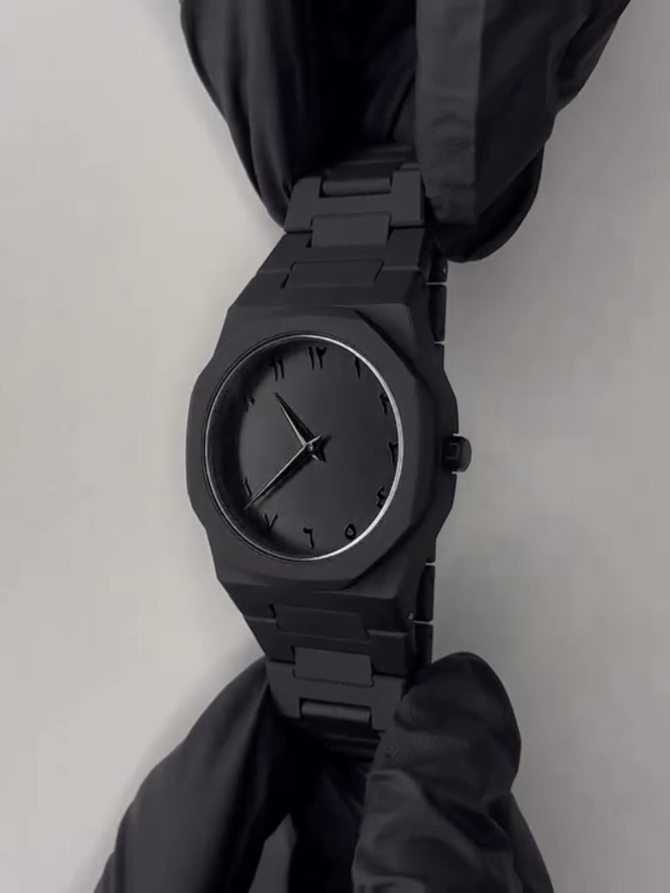 AURA Arabic Edition – Stylish Black Dial | Premium Design