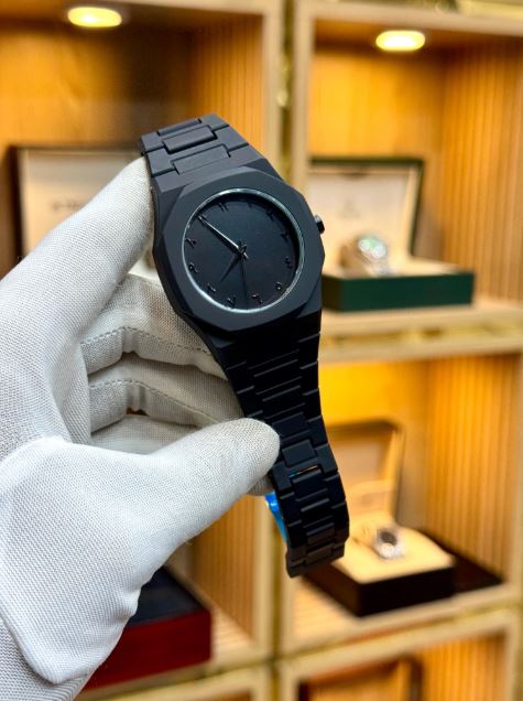 AURA Arabic Edition – Stylish Black Dial | Premium Design